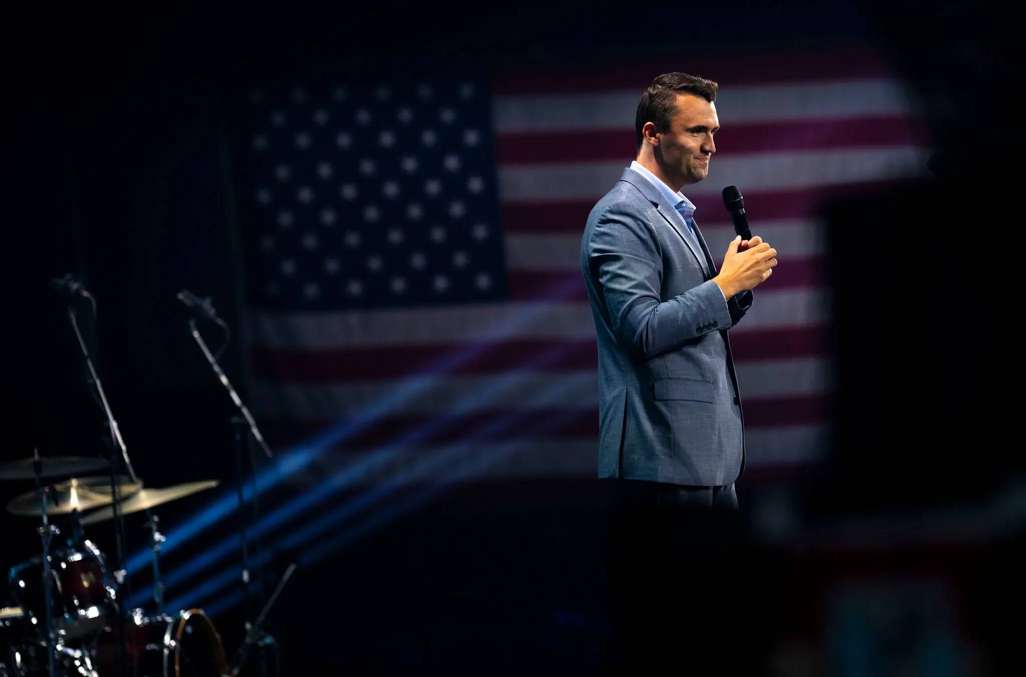 Чарли Кёрк выступает на мероприятии Turning Point USA в июле 2024 года в Палм-Бич, Флорида. Он был одним из ведущих голосов в среде молодых консервативных активистов, заявивших о себе в период прихода Дональда Трампа к власти. Фото: Doug Mills/The New York Times